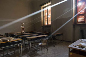 闯入闹鬼学校