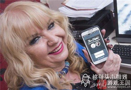 法院“棒打鸳鸯”？老奶奶痴迷小鲜肉
