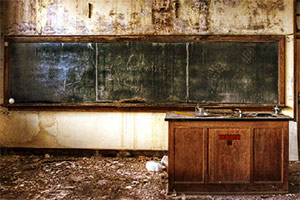 逃出废弃的校园